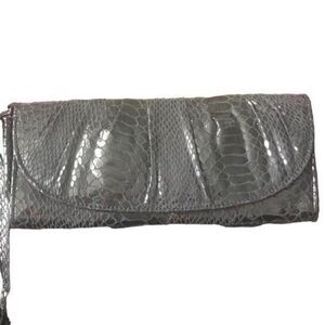 Wristlet in stunning gray and magenta